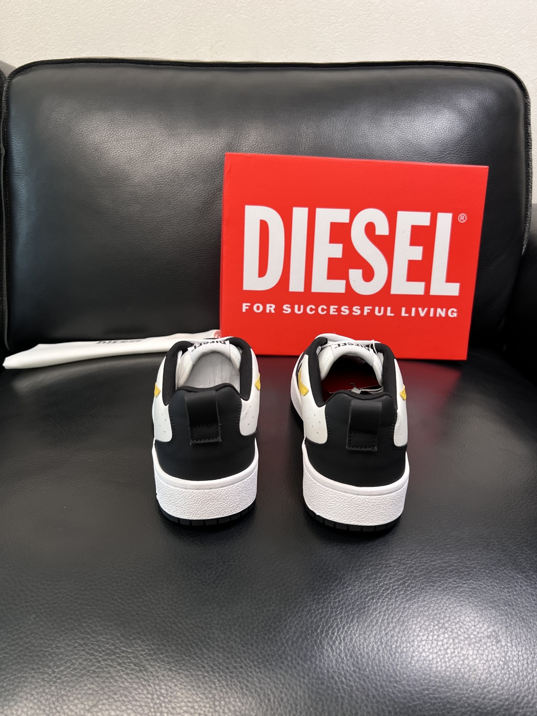 DIESEL  高品质  顶级工艺品  迪赛  专柜新款原厂配置，意大利进口牛皮面料，进口牛皮内里垫，透