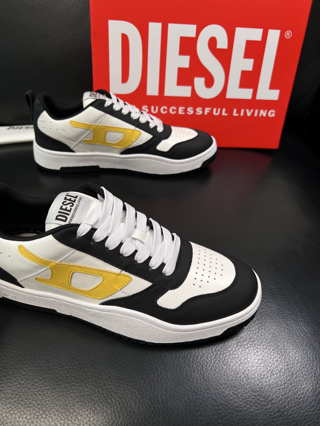 DIESEL  高品质  顶级工艺品  迪赛  专柜新款原厂配置，意大利进口牛皮面料，进口牛皮内里垫，透