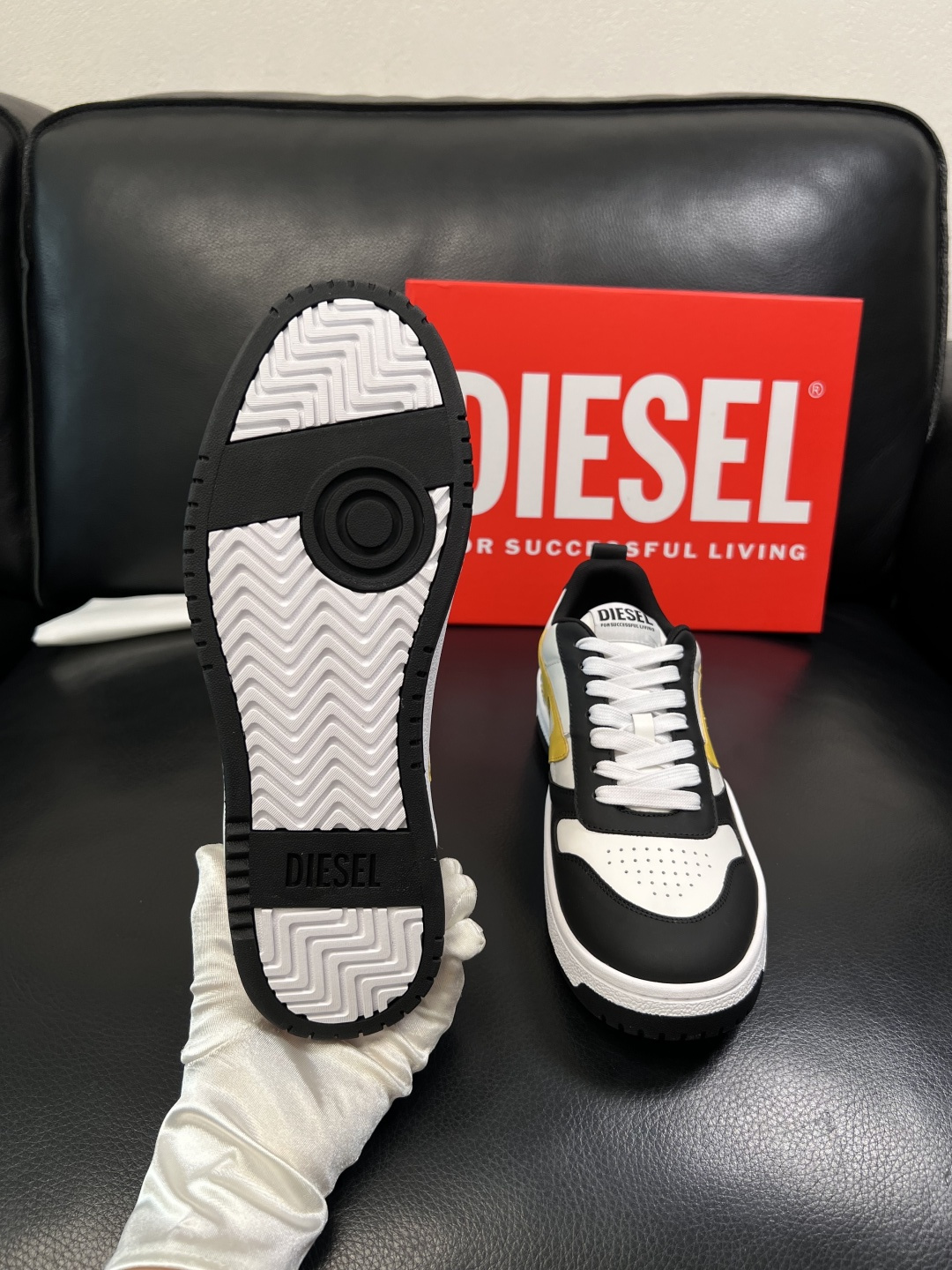 DIESEL  高品质  顶级工艺品  迪赛  专柜新款原厂配置，意大利进口牛皮面料，进口牛皮内里垫，透