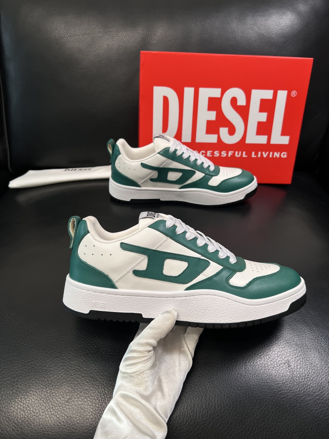 DIESEL  高品质  顶级工艺品  迪赛  专柜新款原厂配置，意大利进口牛皮面料，进口牛皮内里垫，透