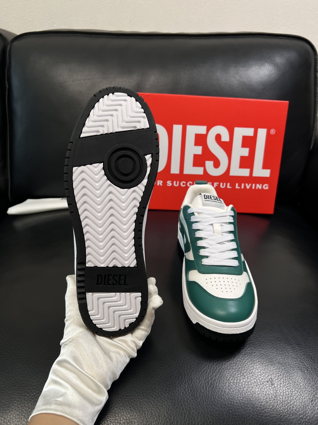 DIESEL  高品质  顶级工艺品  迪赛  专柜新款原厂配置，意大利进口牛皮面料，进口牛皮内里垫，透