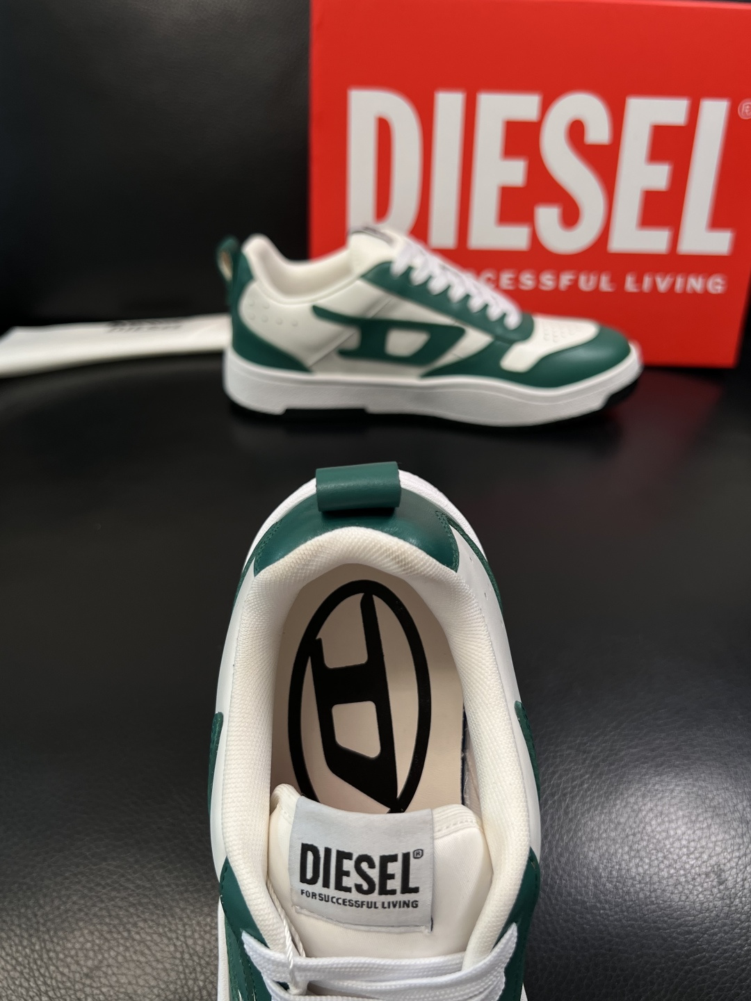 DIESEL  高品质  顶级工艺品  迪赛  专柜新款原厂配置，意大利进口牛皮面料，进口牛皮内里垫，透
