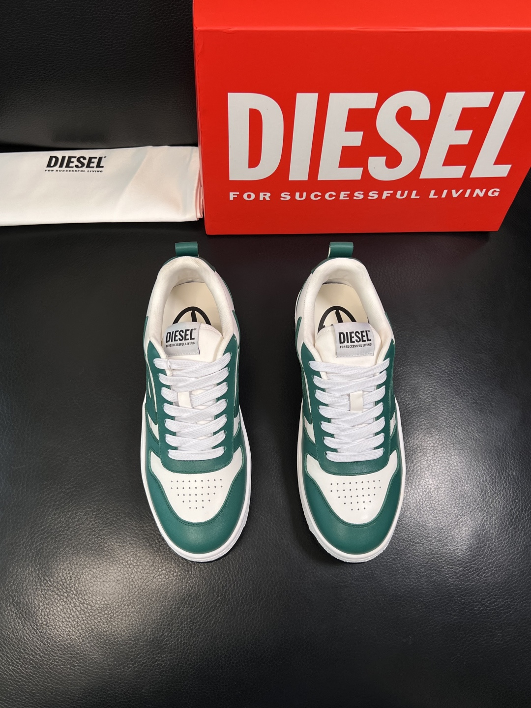 DIESEL  高品质  顶级工艺品  迪赛  专柜新款原厂配置，意大利进口牛皮面料，进口牛皮内里垫，透