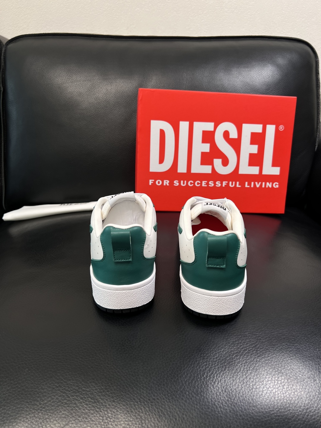 DIESEL  高品质  顶级工艺品  迪赛  专柜新款原厂配置，意大利进口牛皮面料，进口牛皮内里垫，透