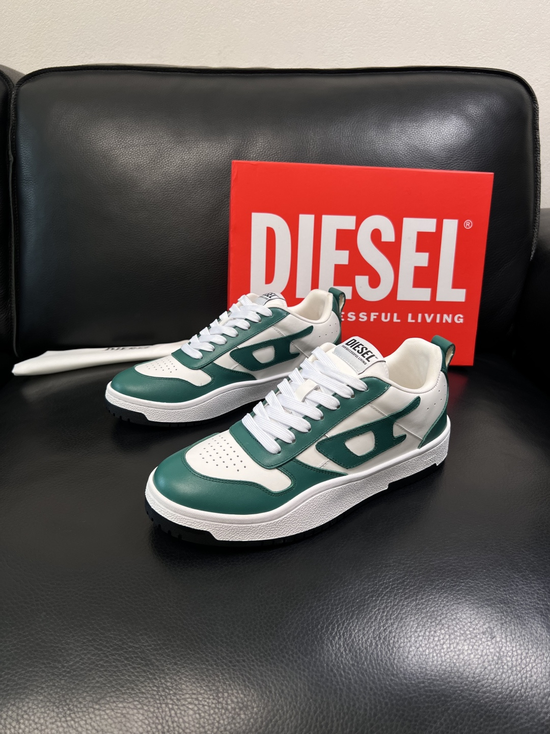 DIESEL  高品质  顶级工艺品  迪赛  专柜新款原厂配置，意大利进口牛皮面料，进口牛皮内里垫，透