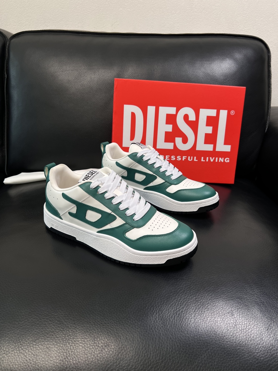 DIESEL  高品质  顶级工艺品  迪赛  专柜新款原厂配置，意大利进口牛皮面料，进口牛皮内里垫，透