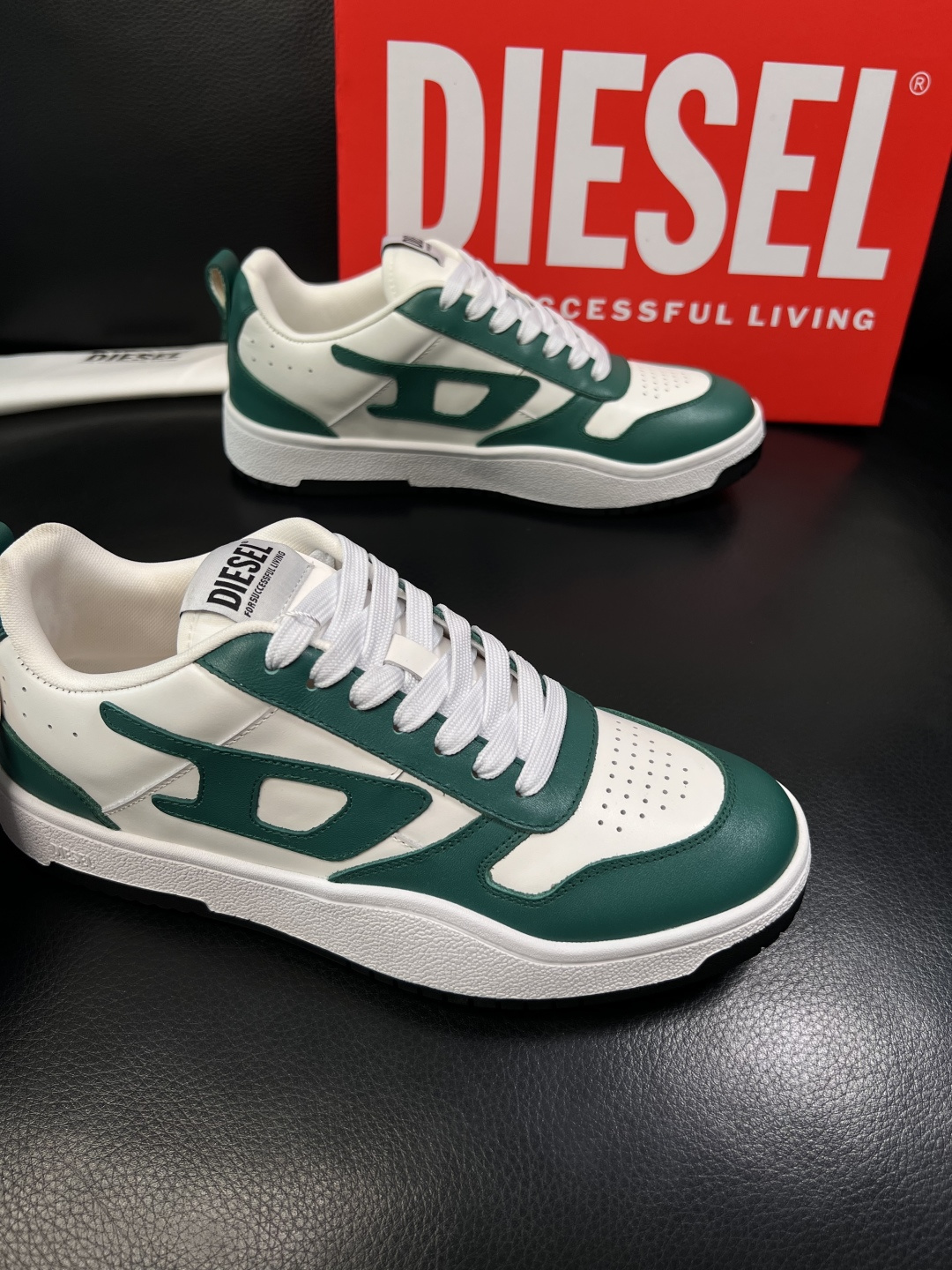 DIESEL  高品质  顶级工艺品  迪赛  专柜新款原厂配置，意大利进口牛皮面料，进口牛皮内里垫，透