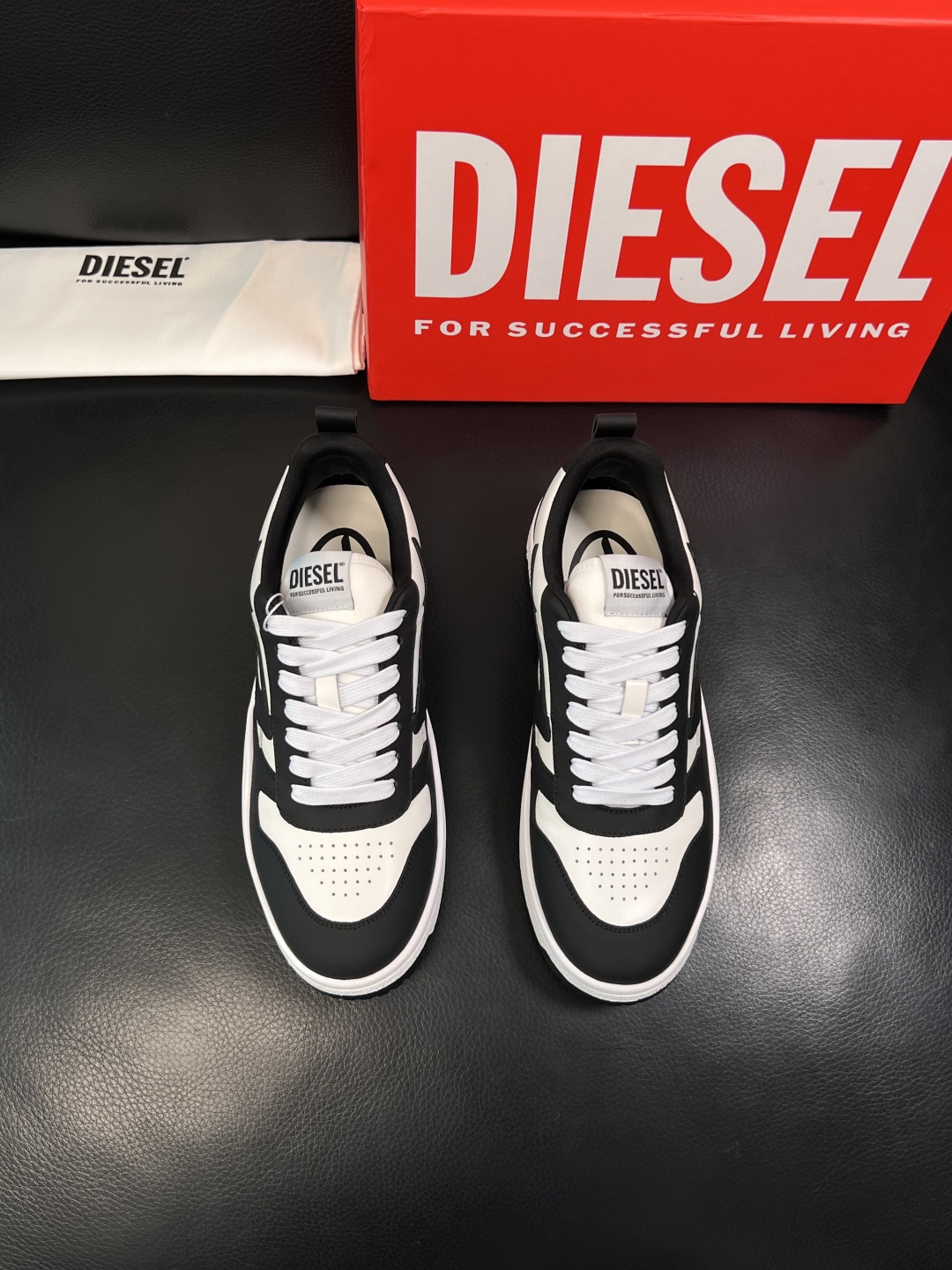 DIESEL  高品质  顶级工艺品  迪赛  专柜新款原厂配置，意大利进口牛皮面料，进口牛皮内里垫，透