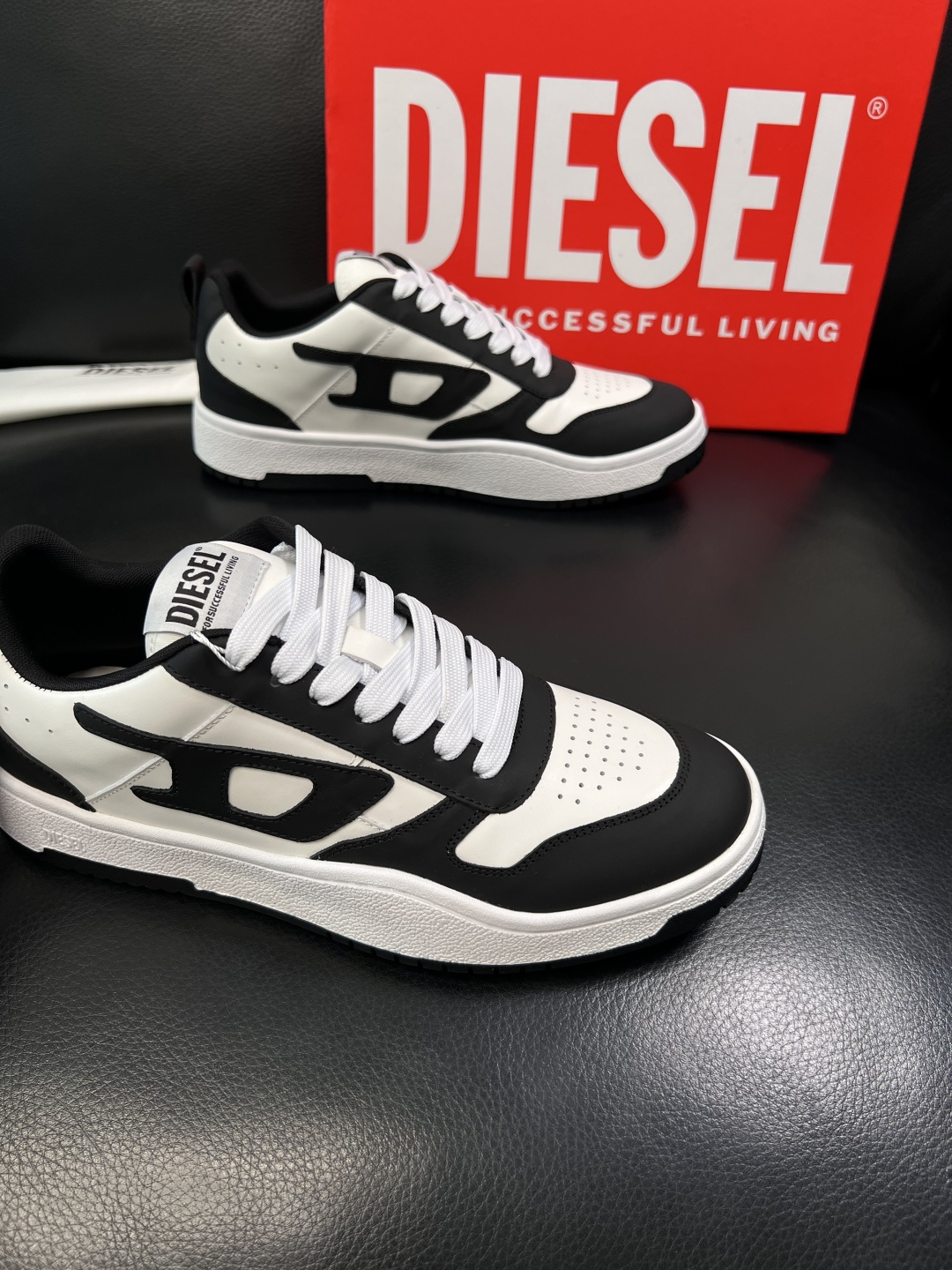 DIESEL  高品质  顶级工艺品  迪赛  专柜新款原厂配置，意大利进口牛皮面料，进口牛皮内里垫，透