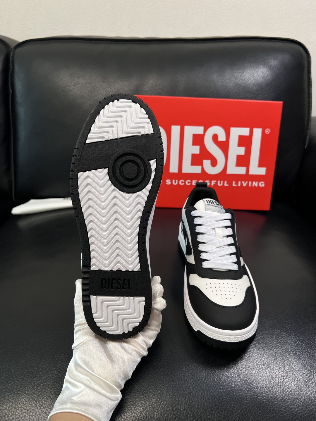 DIESEL  高品质  顶级工艺品  迪赛  专柜新款原厂配置，意大利进口牛皮面料，进口牛皮内里垫，透