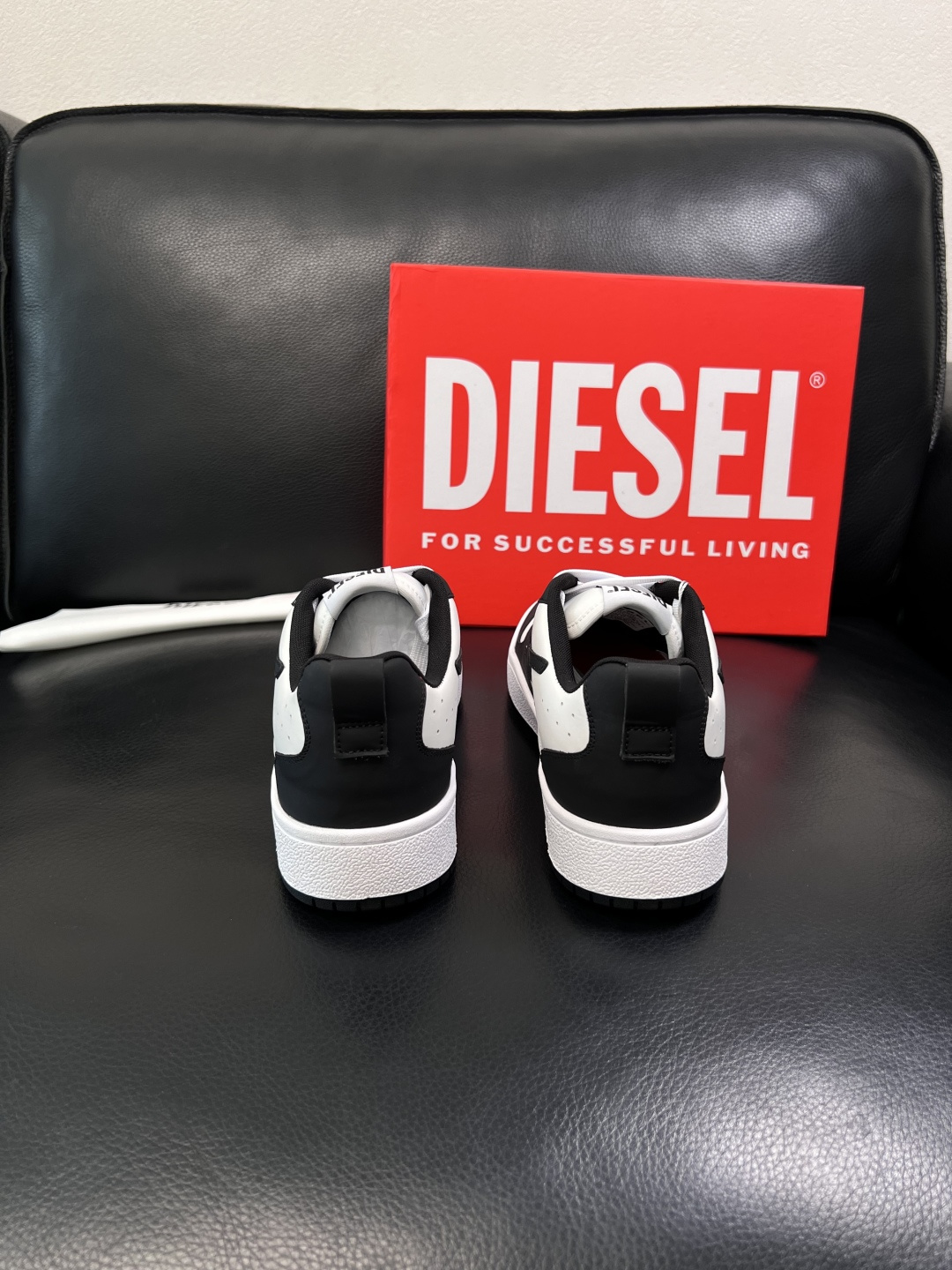 DIESEL  高品质  顶级工艺品  迪赛  专柜新款原厂配置，意大利进口牛皮面料，进口牛皮内里垫，透