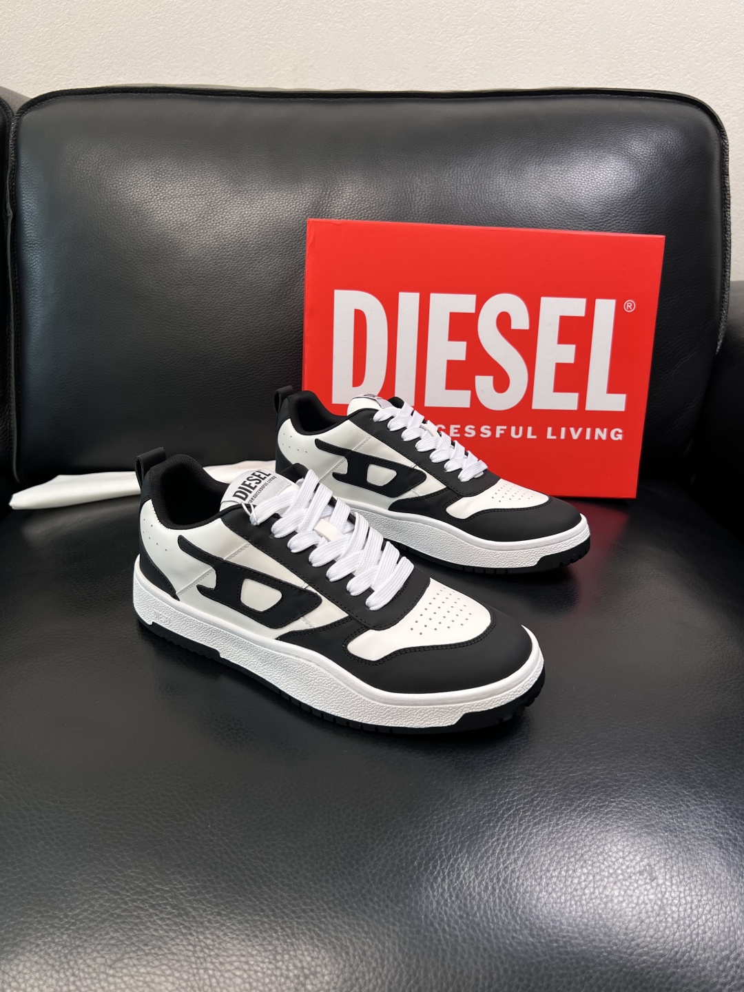 DIESEL  高品质  顶级工艺品  迪赛  专柜新款原厂配置，意大利进口牛皮面料，进口牛皮内里垫，透