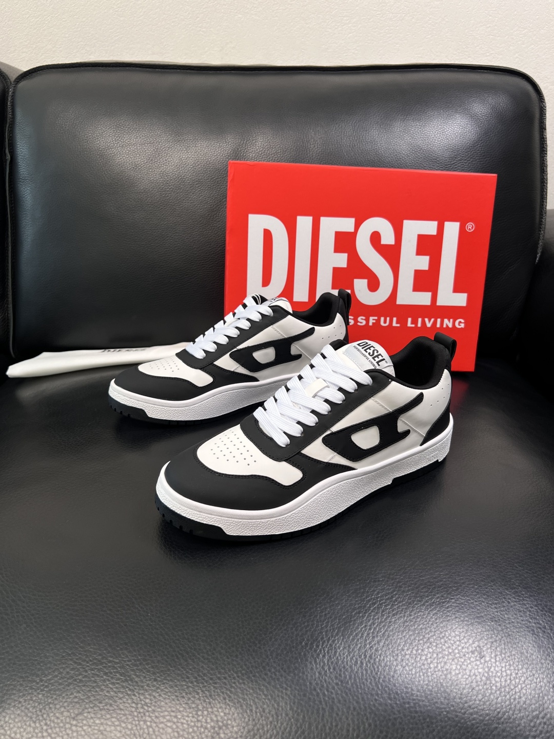 DIESEL  高品质  顶级工艺品  迪赛  专柜新款原厂配置，意大利进口牛皮面料，进口牛皮内里垫，透