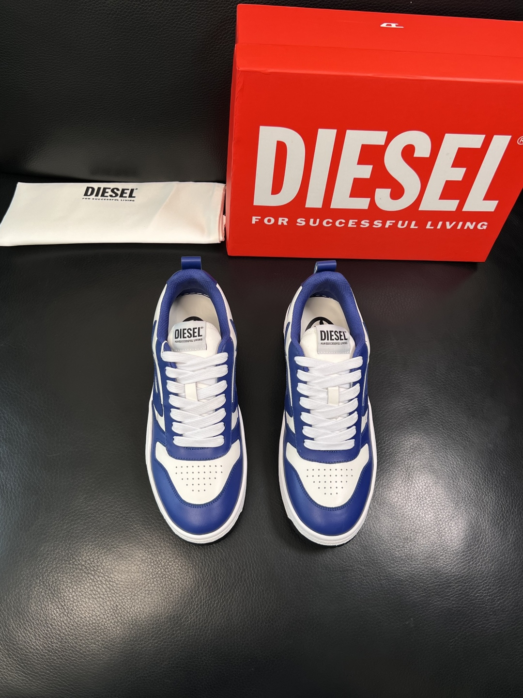 DIESEL  高品质  顶级工艺品  迪赛  专柜新款原厂配置，意大利进口牛皮面料，进口牛皮内里垫，透