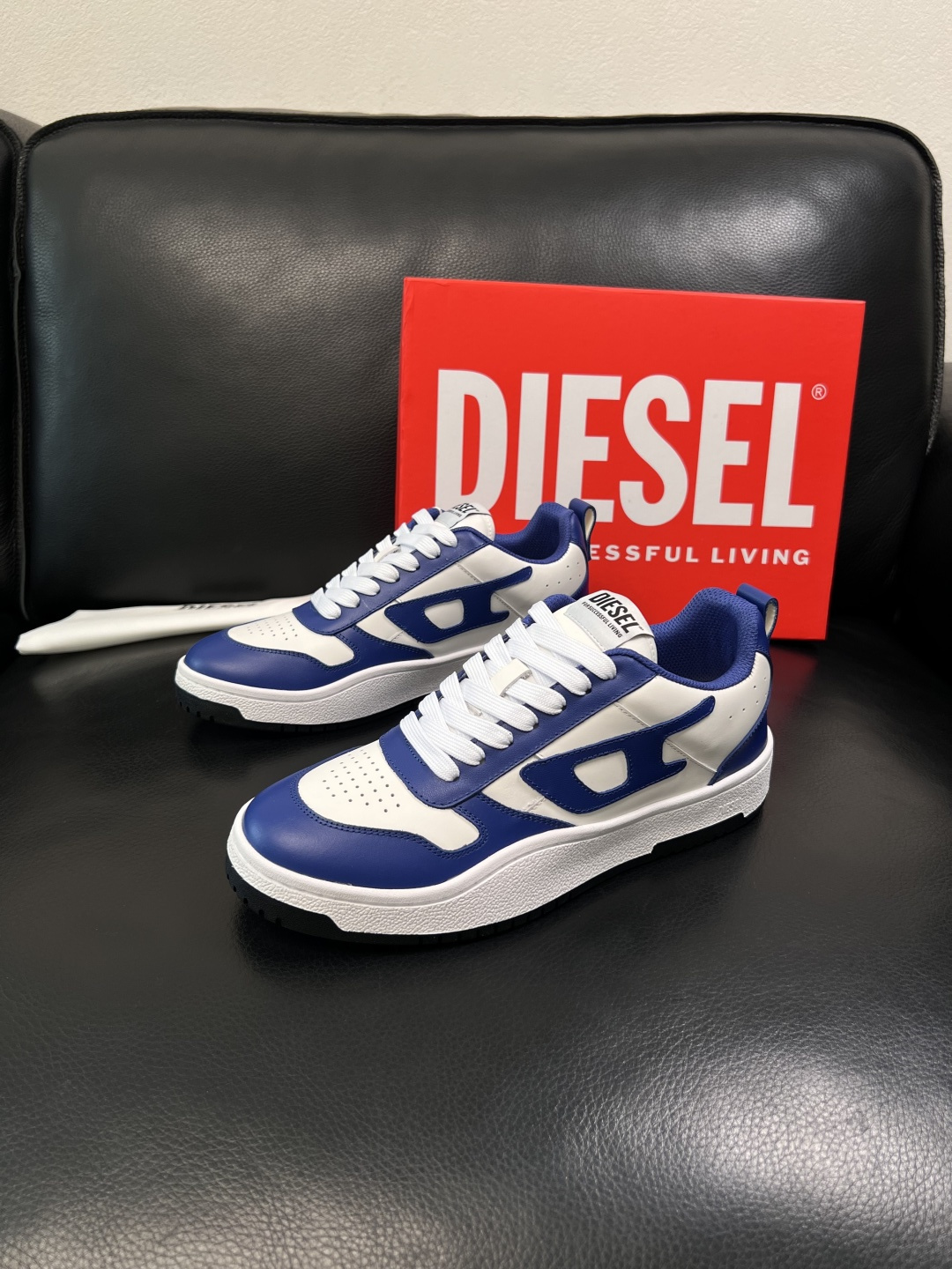 DIESEL  高品质  顶级工艺品  迪赛  专柜新款原厂配置，意大利进口牛皮面料，进口牛皮内里垫，透