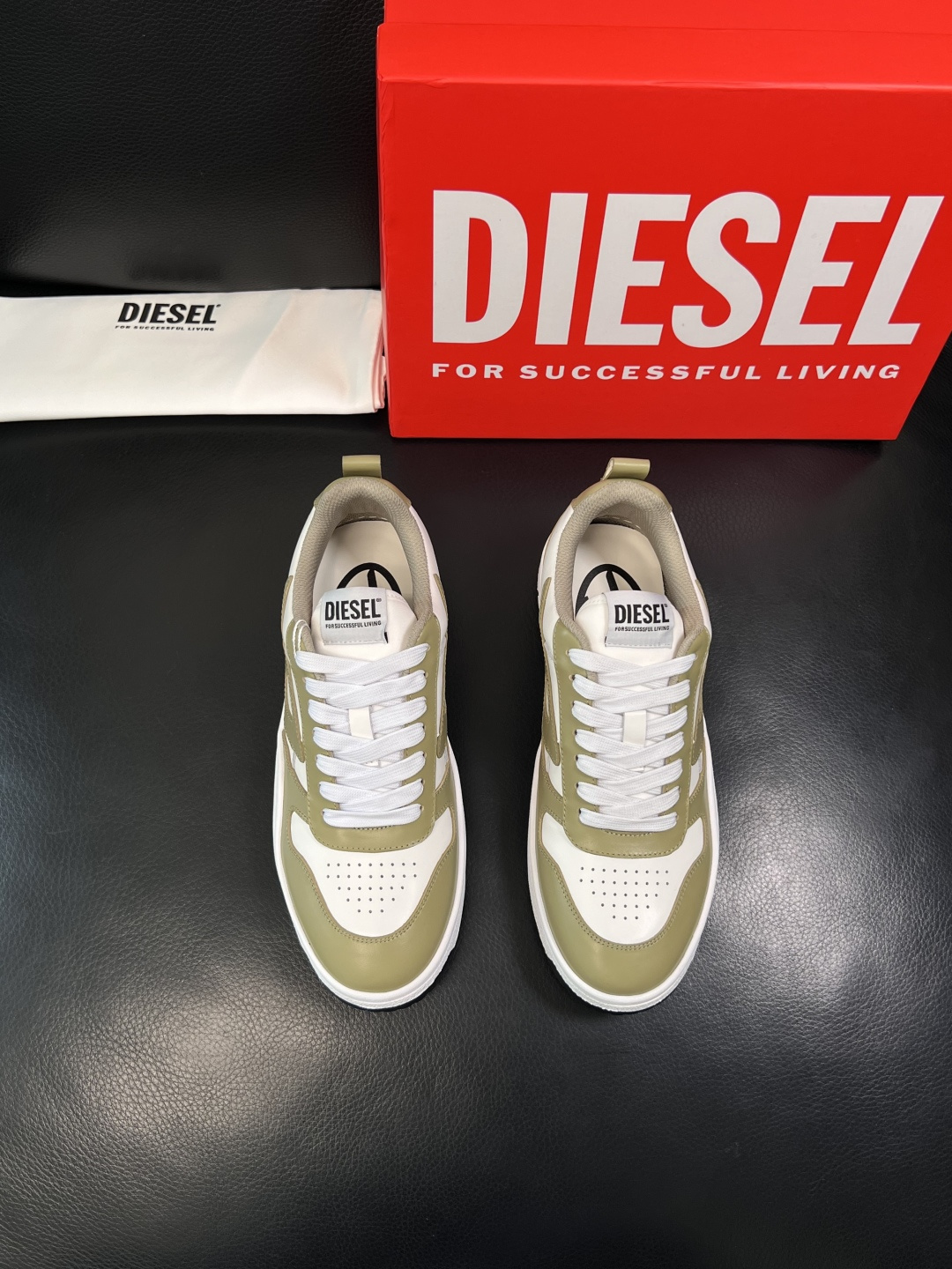 DIESEL  高品质  顶级工艺品  迪赛  专柜新款原厂配置，意大利进口牛皮面料，进口牛皮内里垫，透