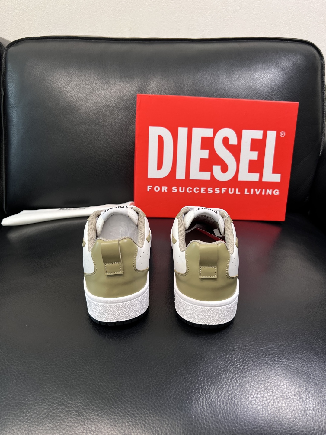 DIESEL  高品质  顶级工艺品  迪赛  专柜新款原厂配置，意大利进口牛皮面料，进口牛皮内里垫，透