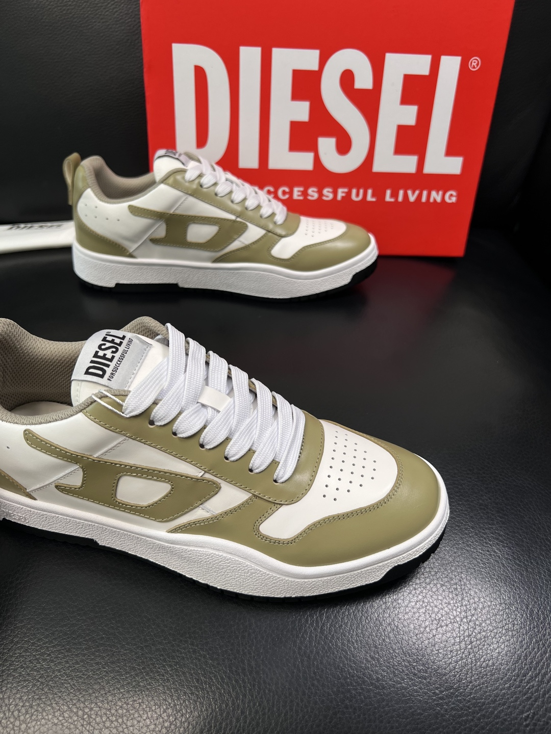 DIESEL  高品质  顶级工艺品  迪赛  专柜新款原厂配置，意大利进口牛皮面料，进口牛皮内里垫，透