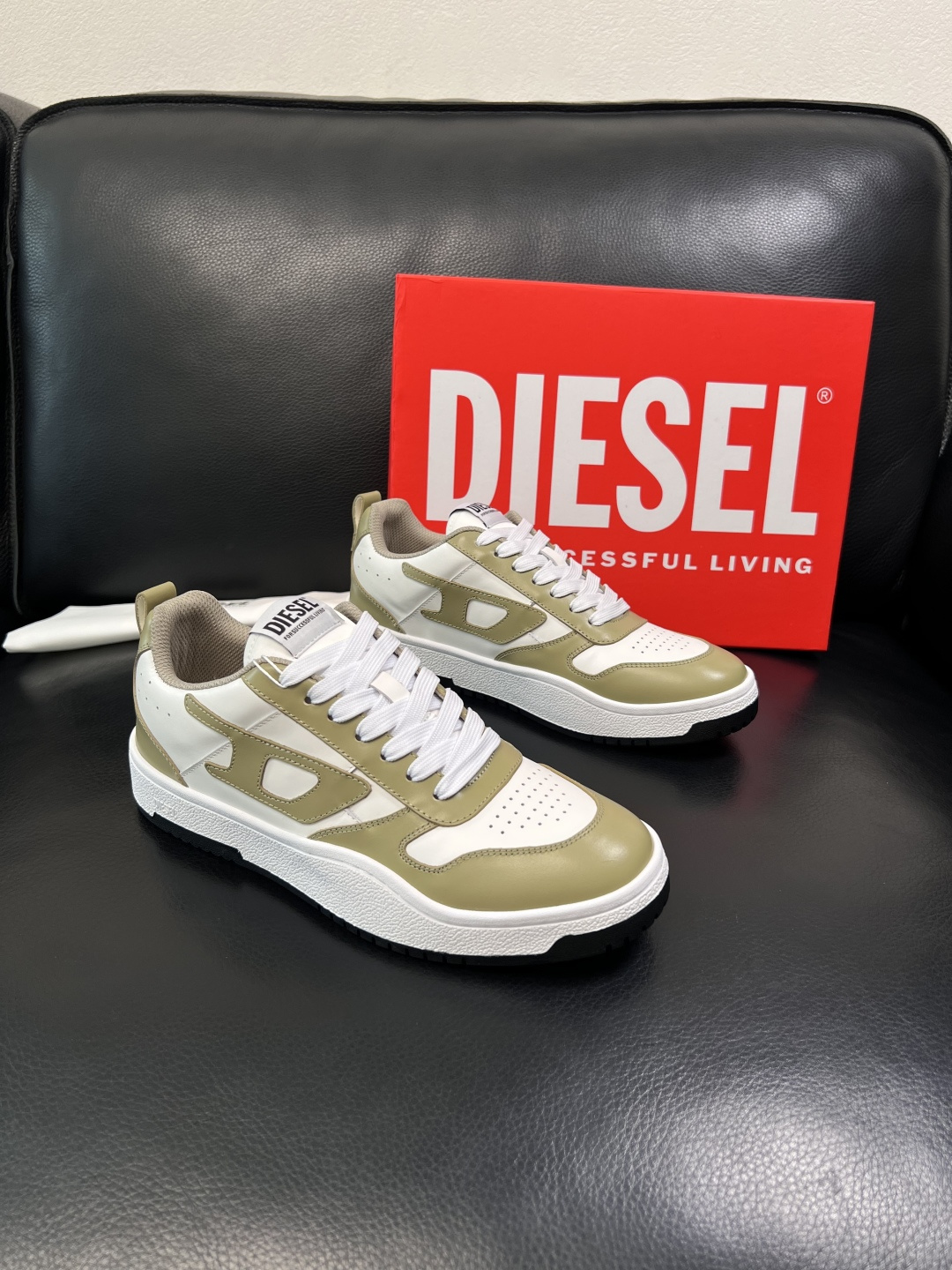 DIESEL  高品质  顶级工艺品  迪赛  专柜新款原厂配置，意大利进口牛皮面料，进口牛皮内里垫，透