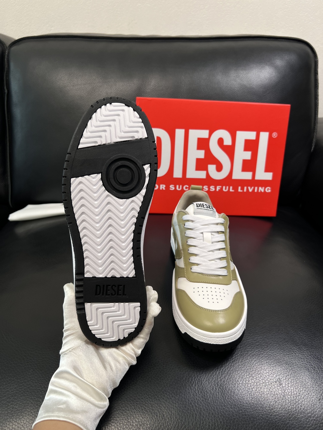 DIESEL  高品质  顶级工艺品  迪赛  专柜新款原厂配置，意大利进口牛皮面料，进口牛皮内里垫，透