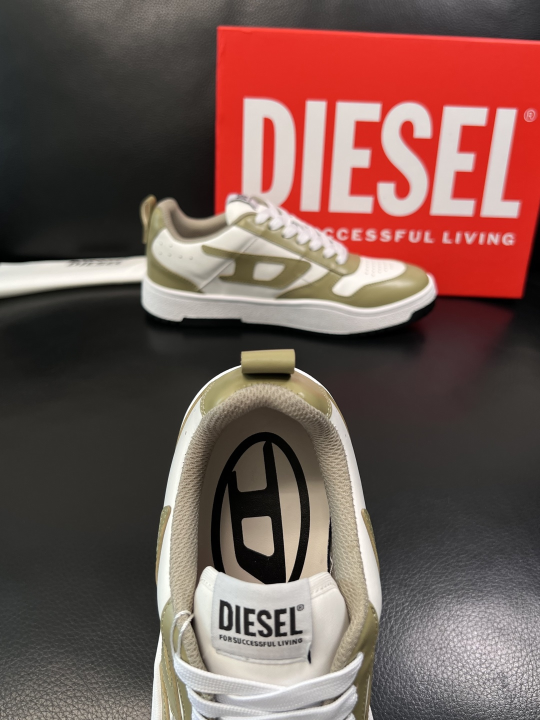 DIESEL  高品质  顶级工艺品  迪赛  专柜新款原厂配置，意大利进口牛皮面料，进口牛皮内里垫，透