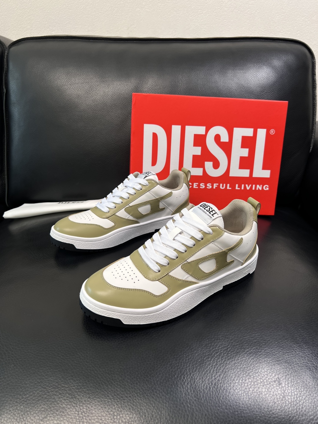 DIESEL  高品质  顶级工艺品  迪赛  专柜新款原厂配置，意大利进口牛皮面料，进口牛皮内里垫，透