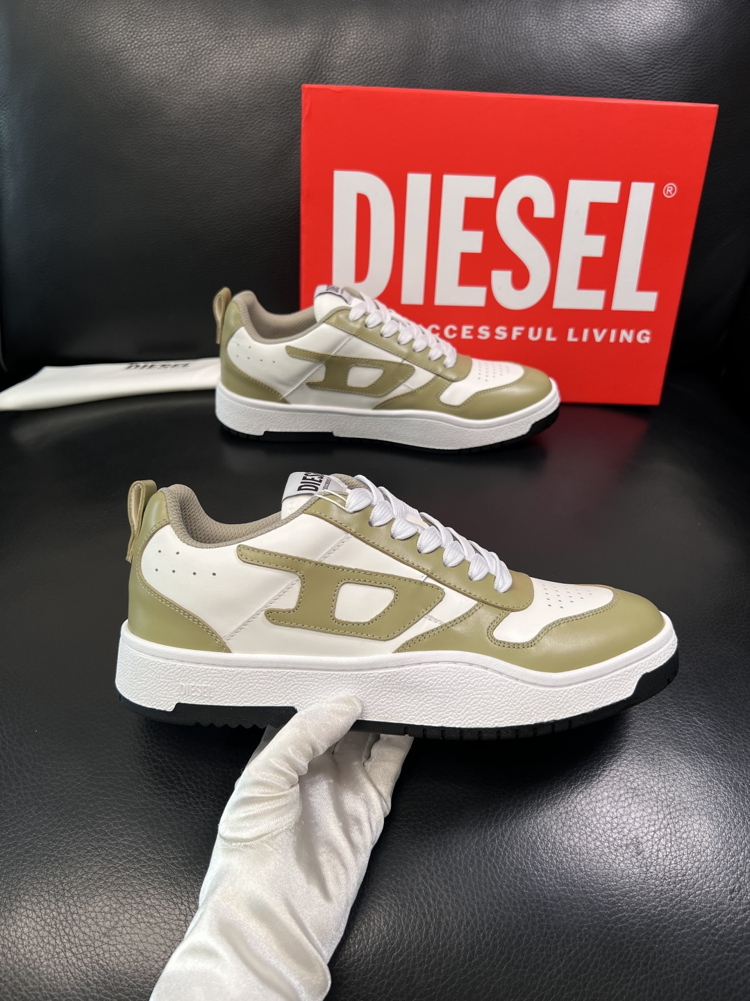 DIESEL  高品质  顶级工艺品  迪赛  专柜新款原厂配置，意大利进口牛皮面料，进口牛皮内里垫，透