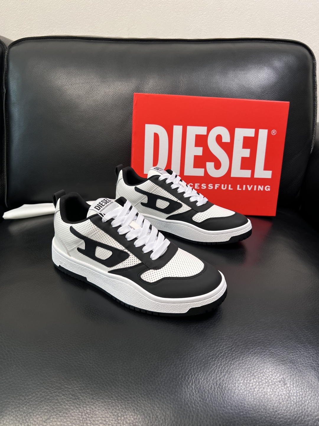 DIESEL  高品质  顶级工艺品  迪赛  专柜新款原厂配置，意大利进口牛皮面料，进口牛皮内里垫，透