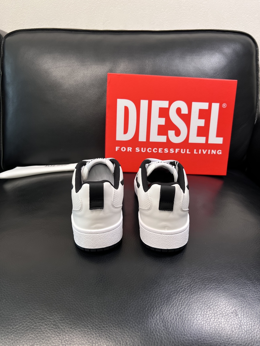 DIESEL  高品质  顶级工艺品  迪赛  专柜新款原厂配置，意大利进口牛皮面料，进口牛皮内里垫，透