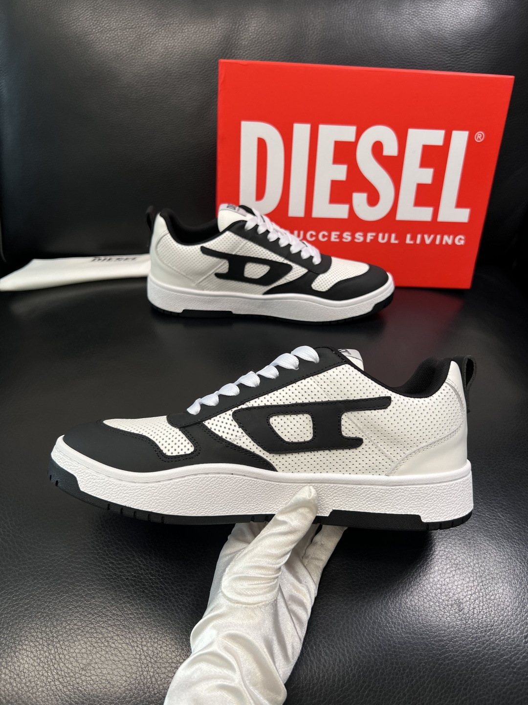 DIESEL  高品质  顶级工艺品  迪赛  专柜新款原厂配置，意大利进口牛皮面料，进口牛皮内里垫，透