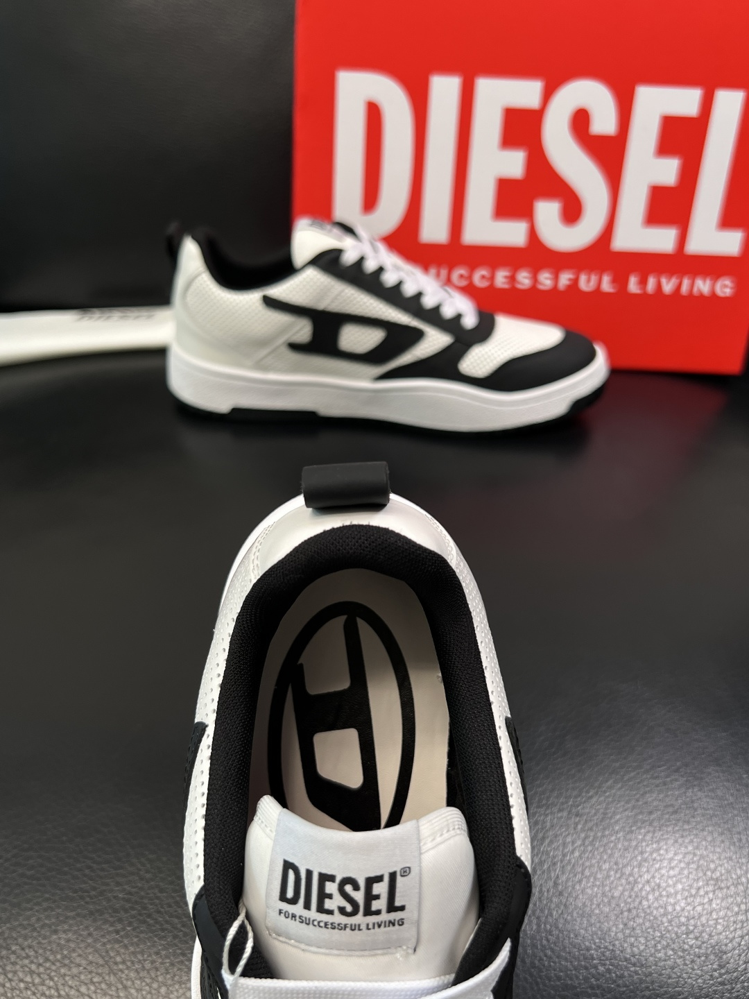 DIESEL  高品质  顶级工艺品  迪赛  专柜新款原厂配置，意大利进口牛皮面料，进口牛皮内里垫，透