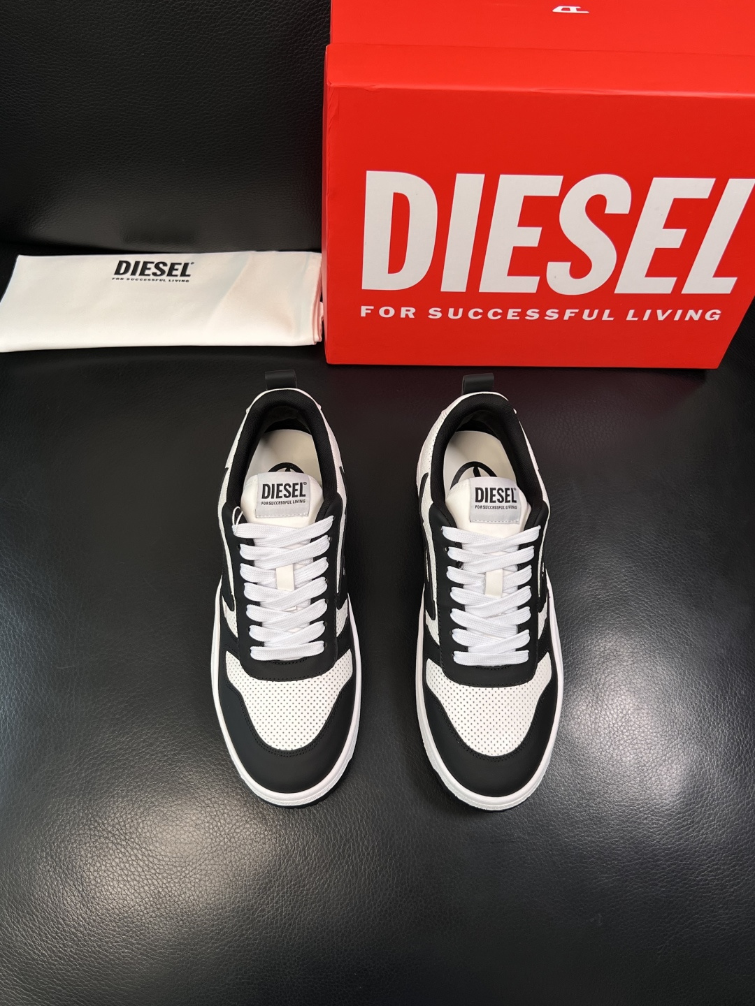 DIESEL  高品质  顶级工艺品  迪赛  专柜新款原厂配置，意大利进口牛皮面料，进口牛皮内里垫，透