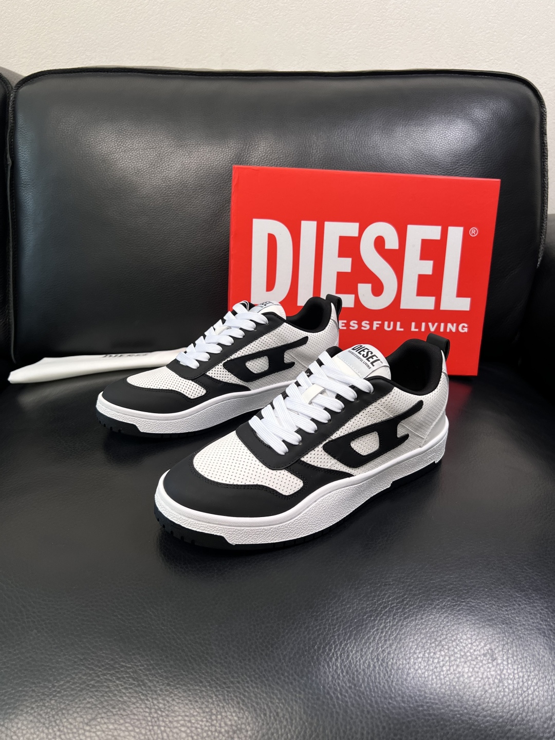 DIESEL  高品质  顶级工艺品  迪赛  专柜新款原厂配置，意大利进口牛皮面料，进口牛皮内里垫，透