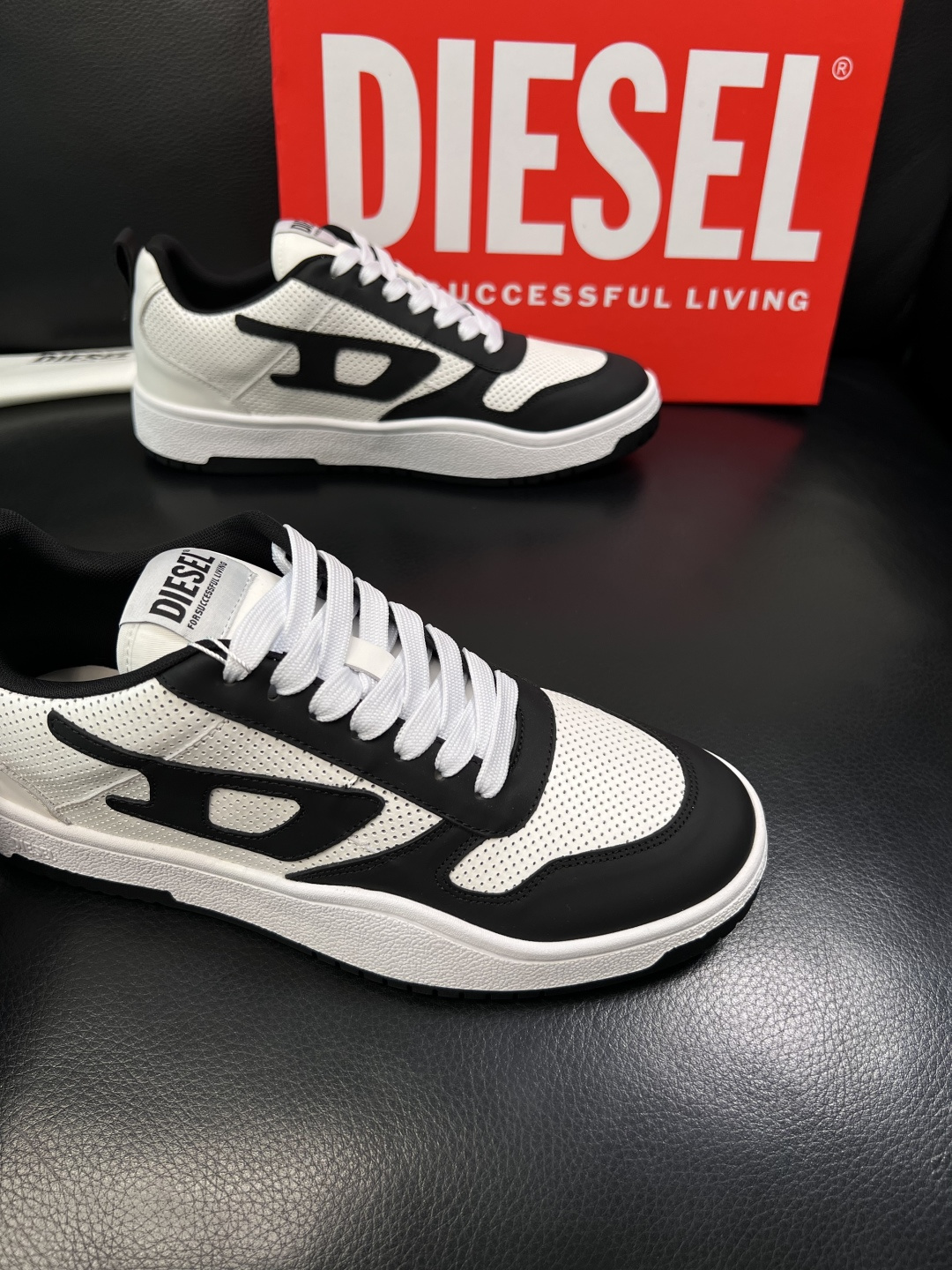 DIESEL  高品质  顶级工艺品  迪赛  专柜新款原厂配置，意大利进口牛皮面料，进口牛皮内里垫，透