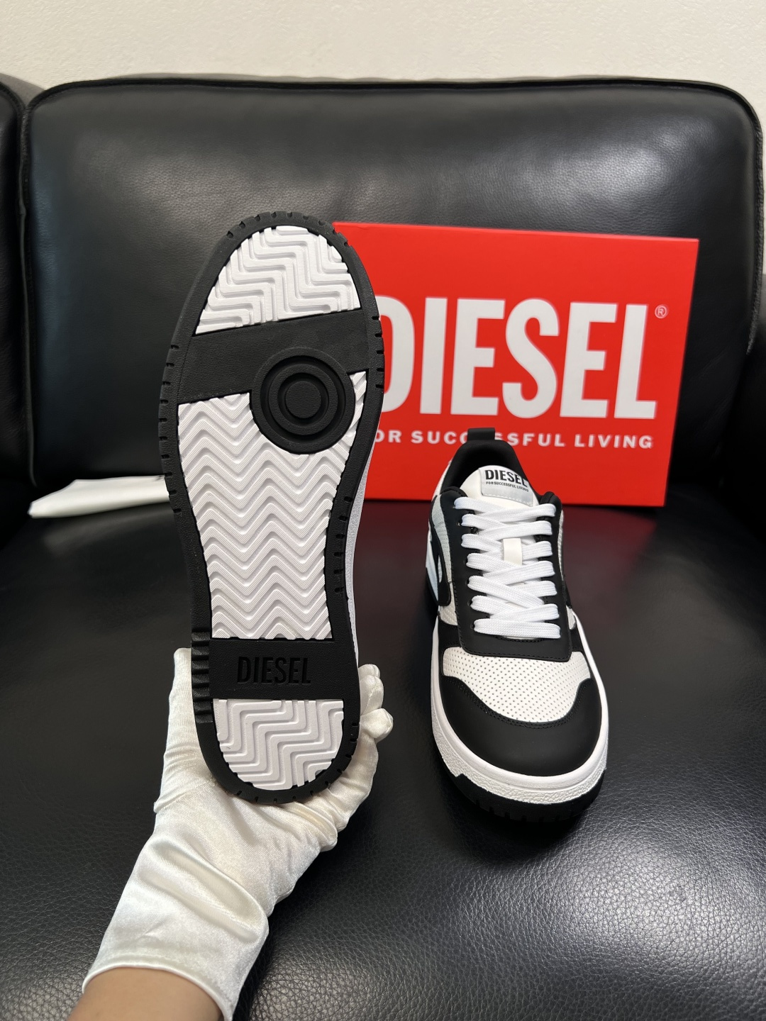 DIESEL  高品质  顶级工艺品  迪赛  专柜新款原厂配置，意大利进口牛皮面料，进口牛皮内里垫，透