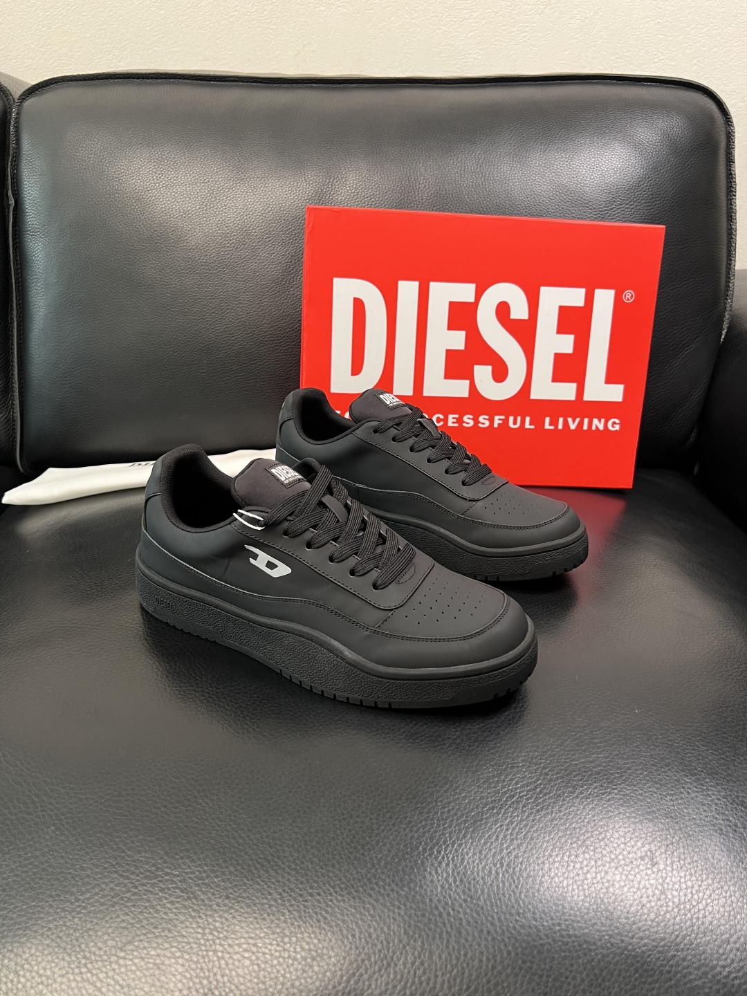 DIESEL  高品质  顶级工艺品  迪赛  专柜新款原厂配置，意大利进口牛皮面料，进口牛皮内里垫，透