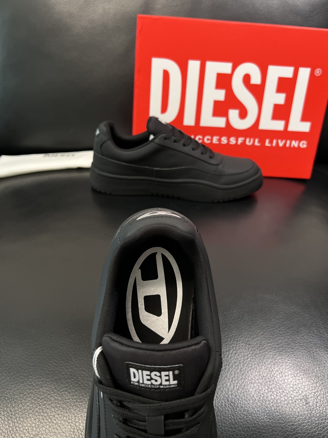 DIESEL  高品质  顶级工艺品  迪赛  专柜新款原厂配置，意大利进口牛皮面料，进口牛皮内里垫，透