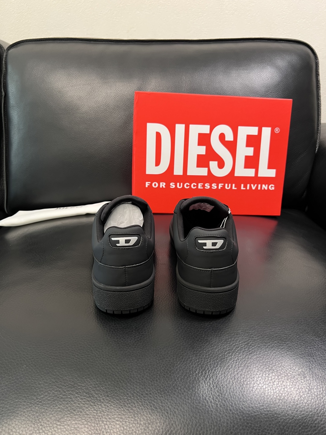 DIESEL  高品质  顶级工艺品  迪赛  专柜新款原厂配置，意大利进口牛皮面料，进口牛皮内里垫，透
