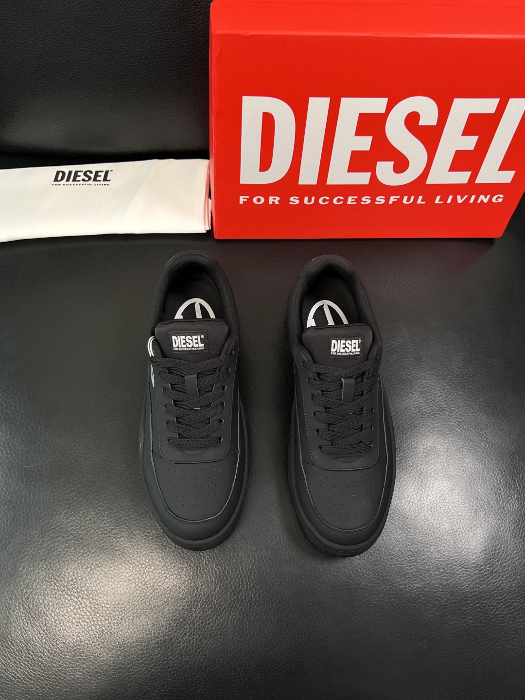DIESEL  高品质  顶级工艺品  迪赛  专柜新款原厂配置，意大利进口牛皮面料，进口牛皮内里垫，透