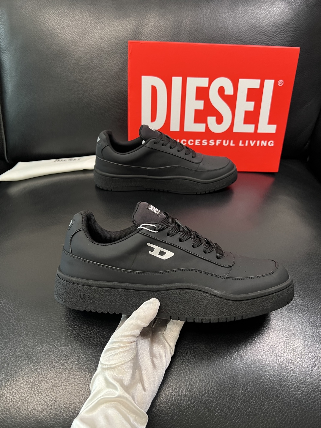 DIESEL  高品质  顶级工艺品  迪赛  专柜新款原厂配置，意大利进口牛皮面料，进口牛皮内里垫，透