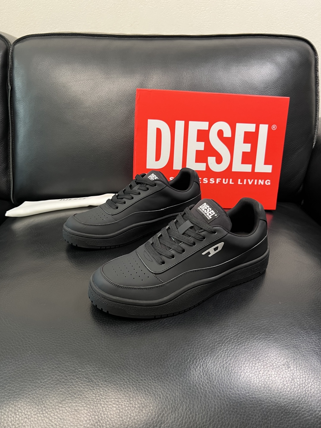 DIESEL  高品质  顶级工艺品  迪赛  专柜新款原厂配置，意大利进口牛皮面料，进口牛皮内里垫，透