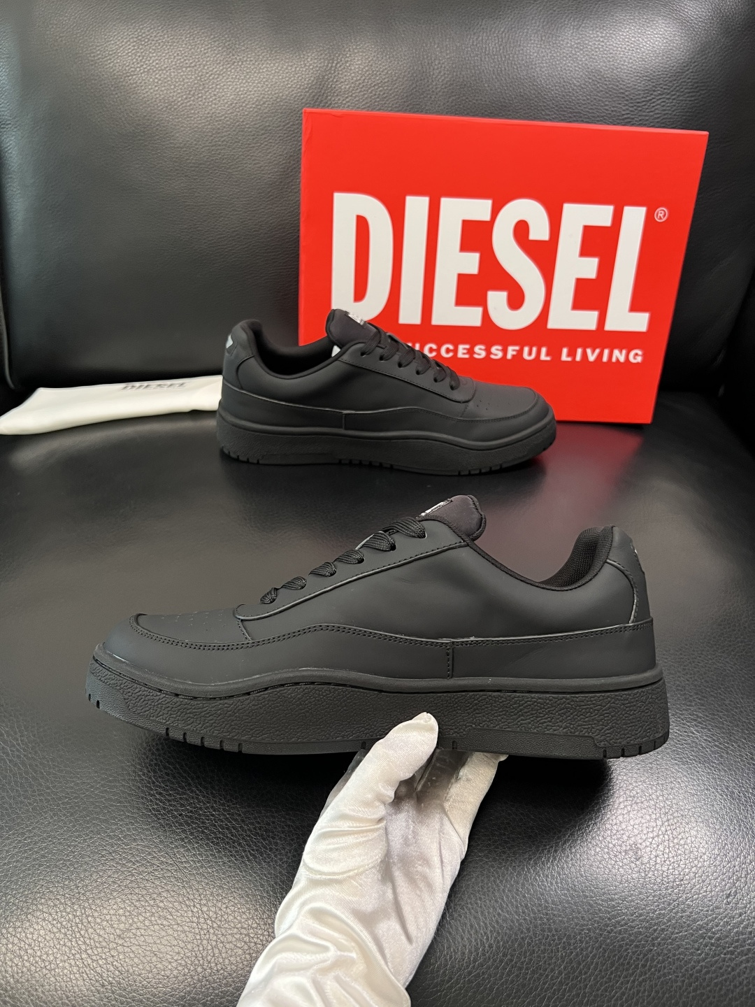 DIESEL  高品质  顶级工艺品  迪赛  专柜新款原厂配置，意大利进口牛皮面料，进口牛皮内里垫，透