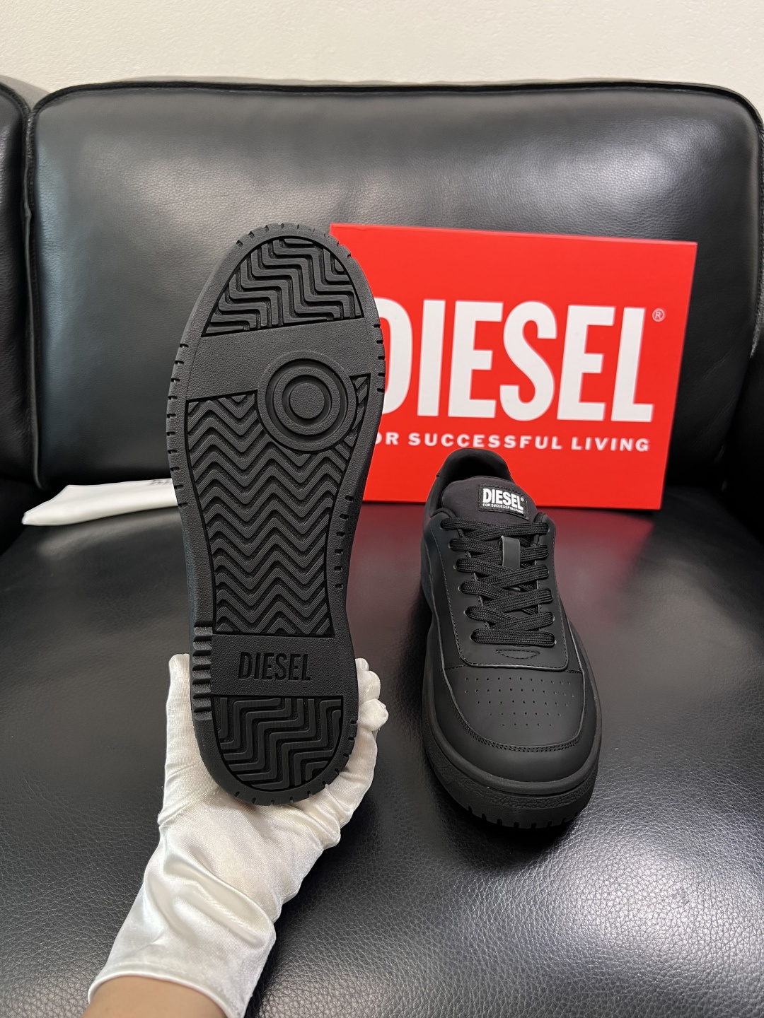 DIESEL  高品质  顶级工艺品  迪赛  专柜新款原厂配置，意大利进口牛皮面料，进口牛皮内里垫，透