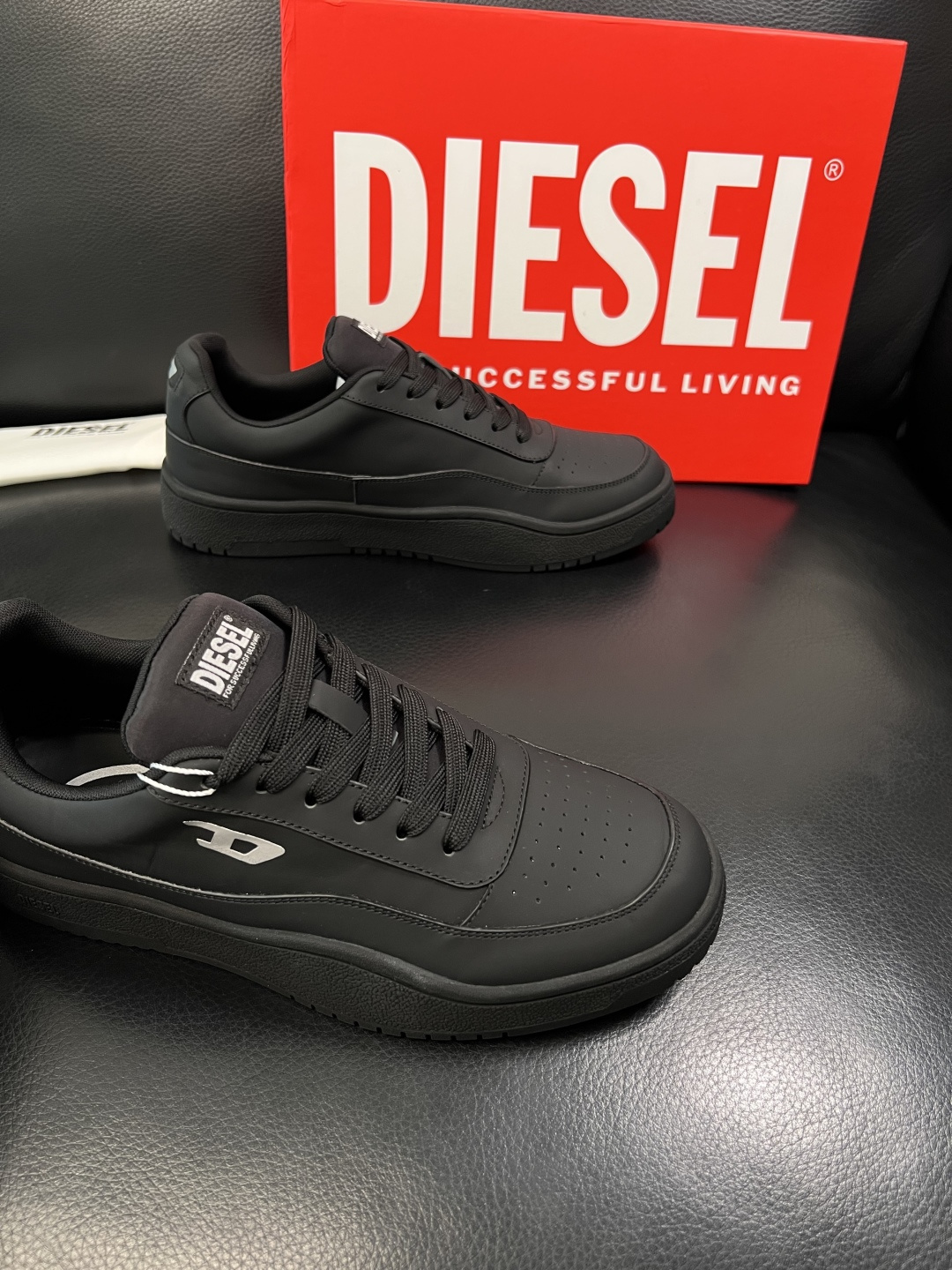 DIESEL  高品质  顶级工艺品  迪赛  专柜新款原厂配置，意大利进口牛皮面料，进口牛皮内里垫，透