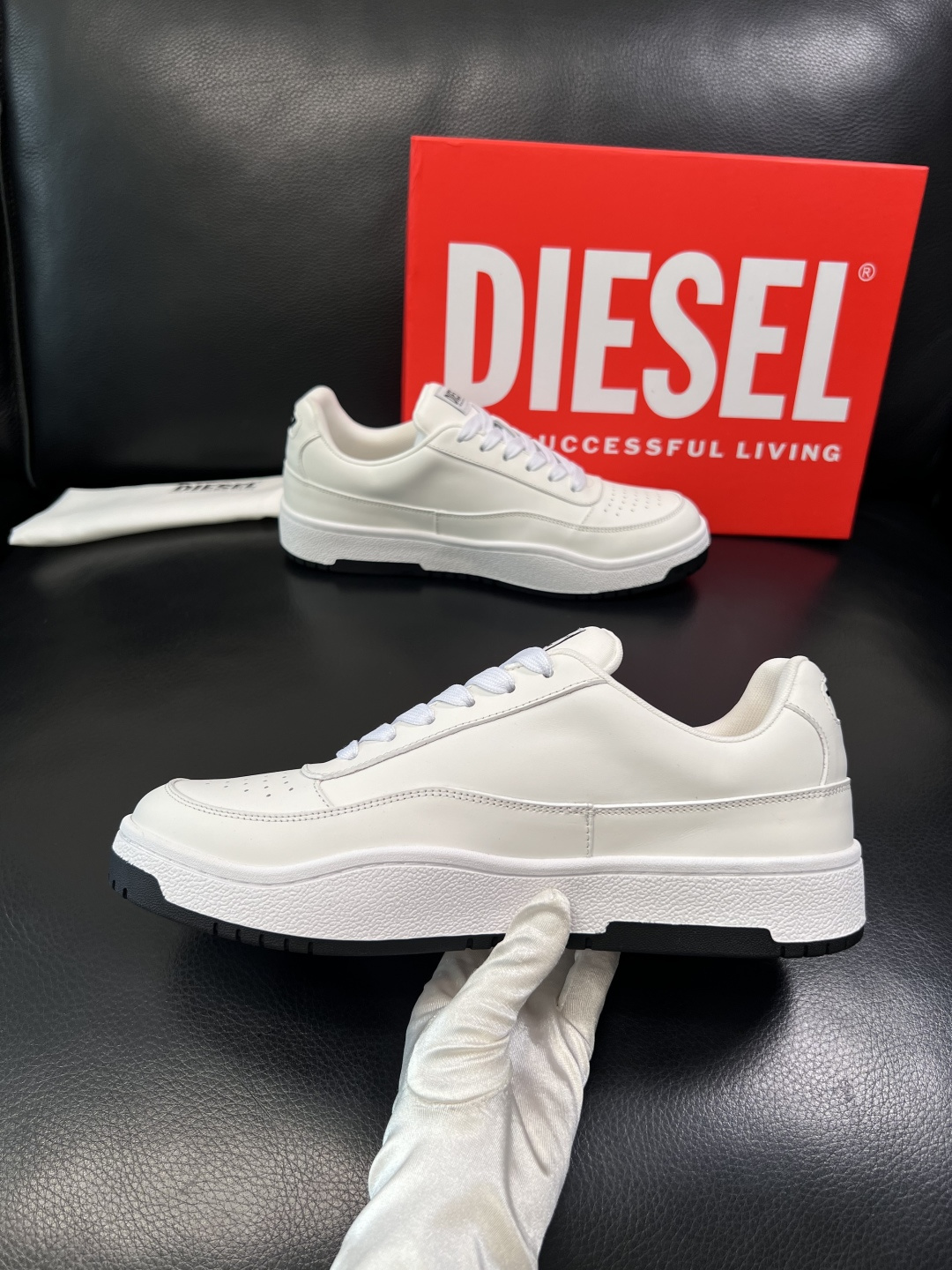 DIESEL  高品质  顶级工艺品  迪赛  专柜新款原厂配置，意大利进口牛皮面料，进口牛皮内里垫，透