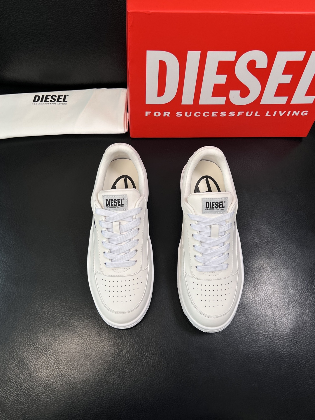 DIESEL  高品质  顶级工艺品  迪赛  专柜新款原厂配置，意大利进口牛皮面料，进口牛皮内里垫，透