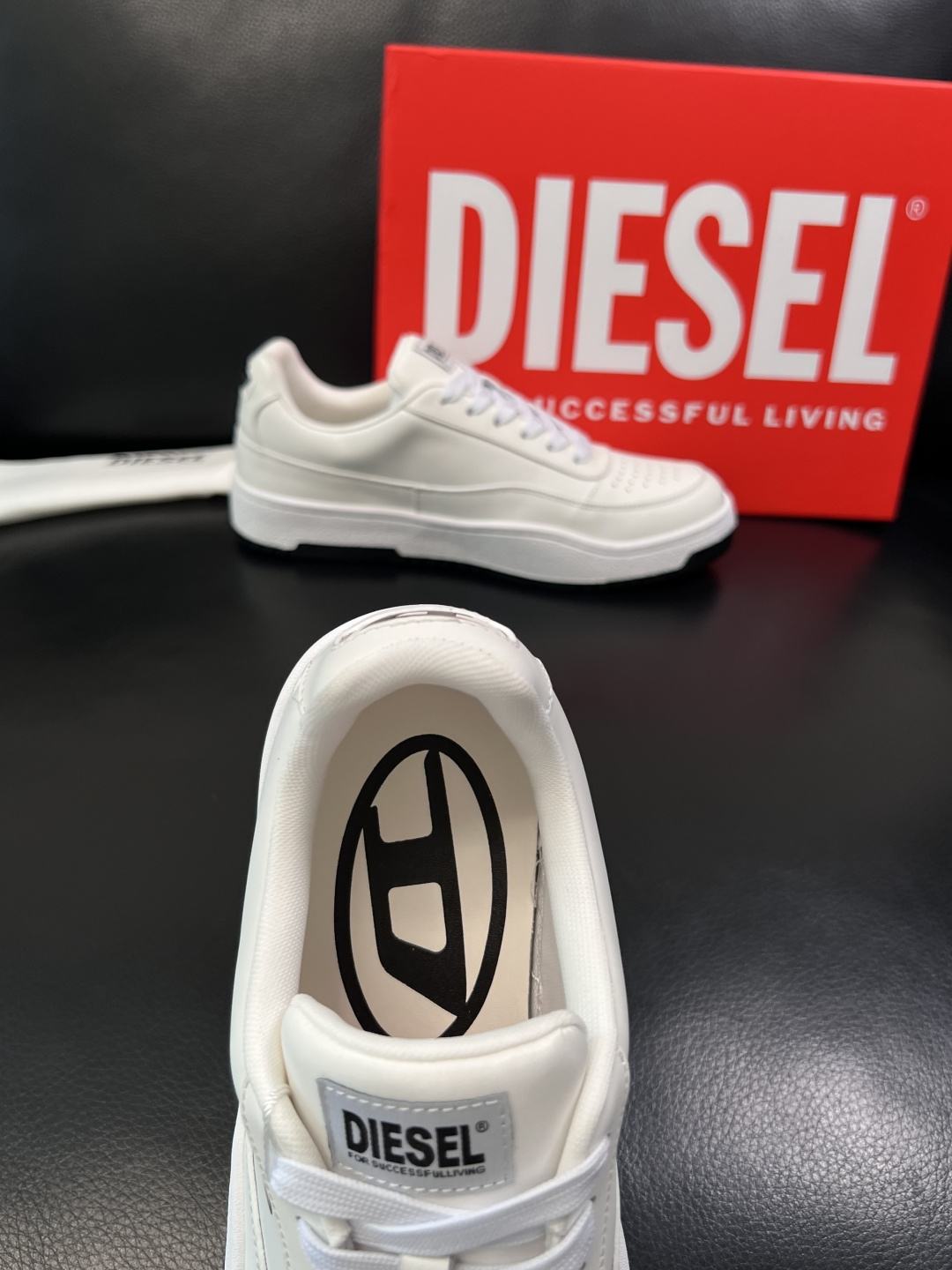 DIESEL  高品质  顶级工艺品  迪赛  专柜新款原厂配置，意大利进口牛皮面料，进口牛皮内里垫，透