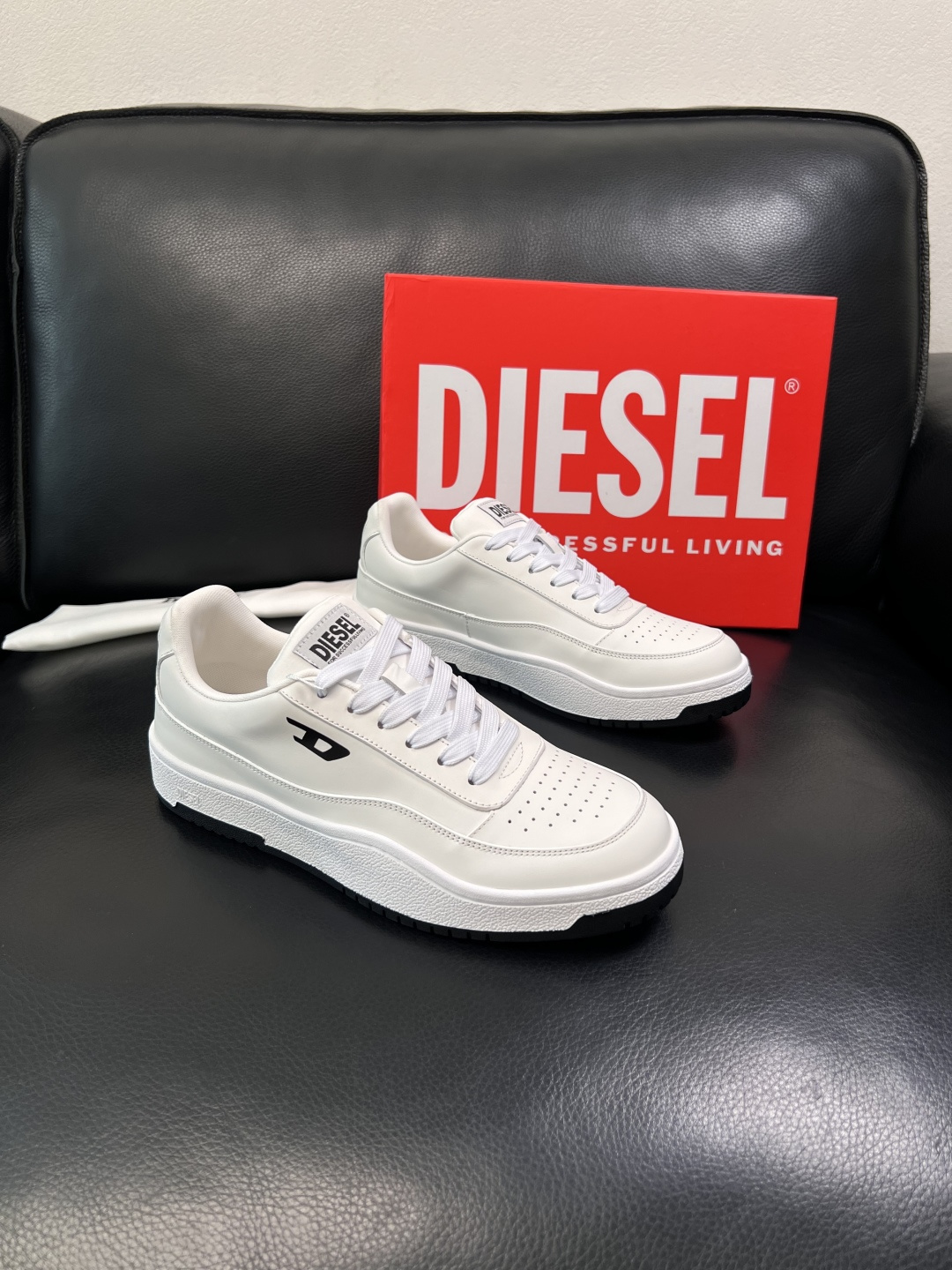 DIESEL  高品质  顶级工艺品  迪赛  专柜新款原厂配置，意大利进口牛皮面料，进口牛皮内里垫，透