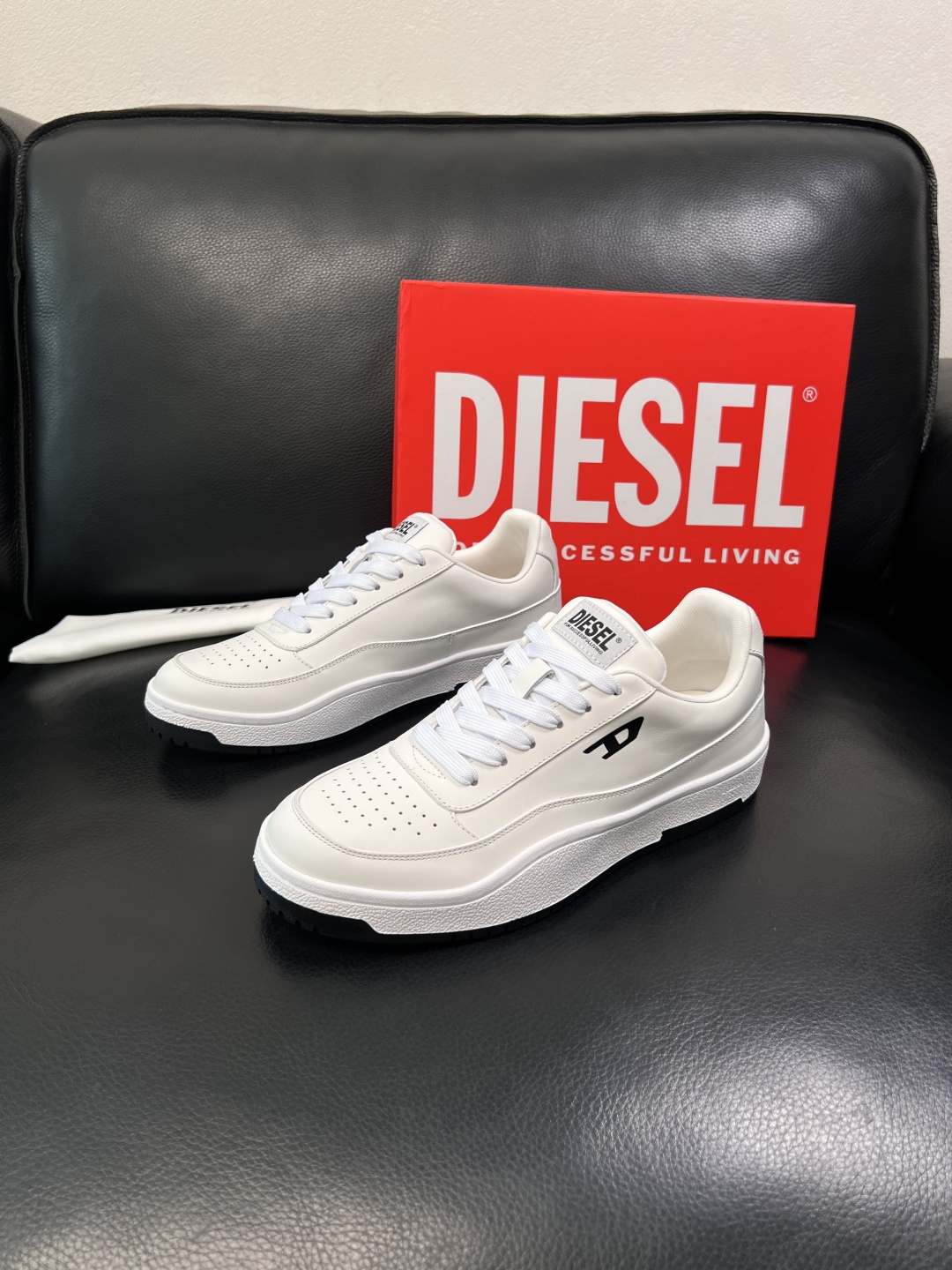 DIESEL  高品质  顶级工艺品  迪赛  专柜新款原厂配置，意大利进口牛皮面料，进口牛皮内里垫，透