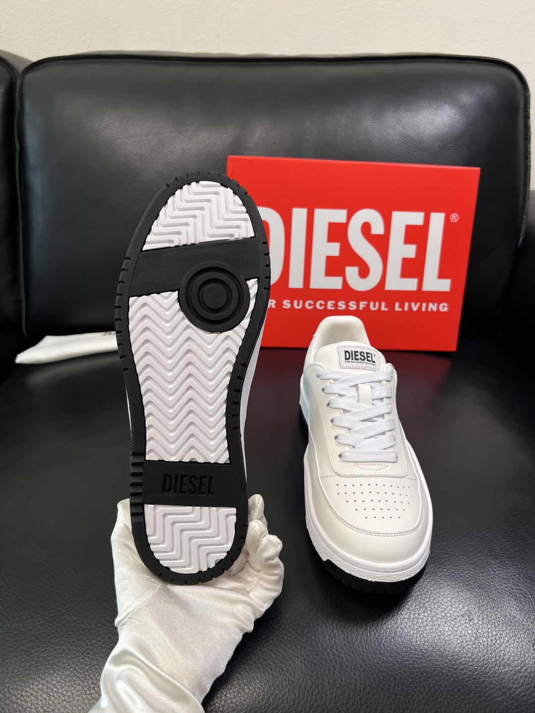 DIESEL  高品质  顶级工艺品  迪赛  专柜新款原厂配置，意大利进口牛皮面料，进口牛皮内里垫，透
